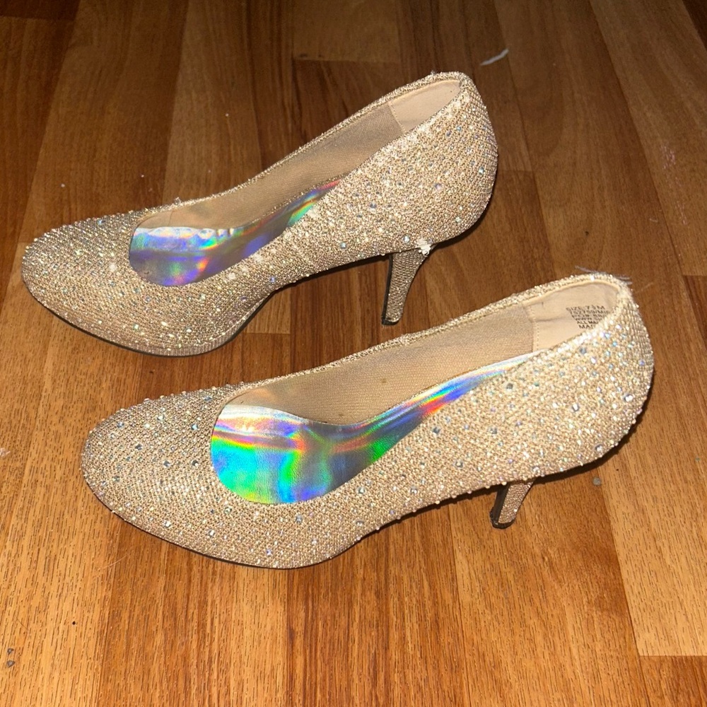silver slipper (gold) size 7 1/5 M